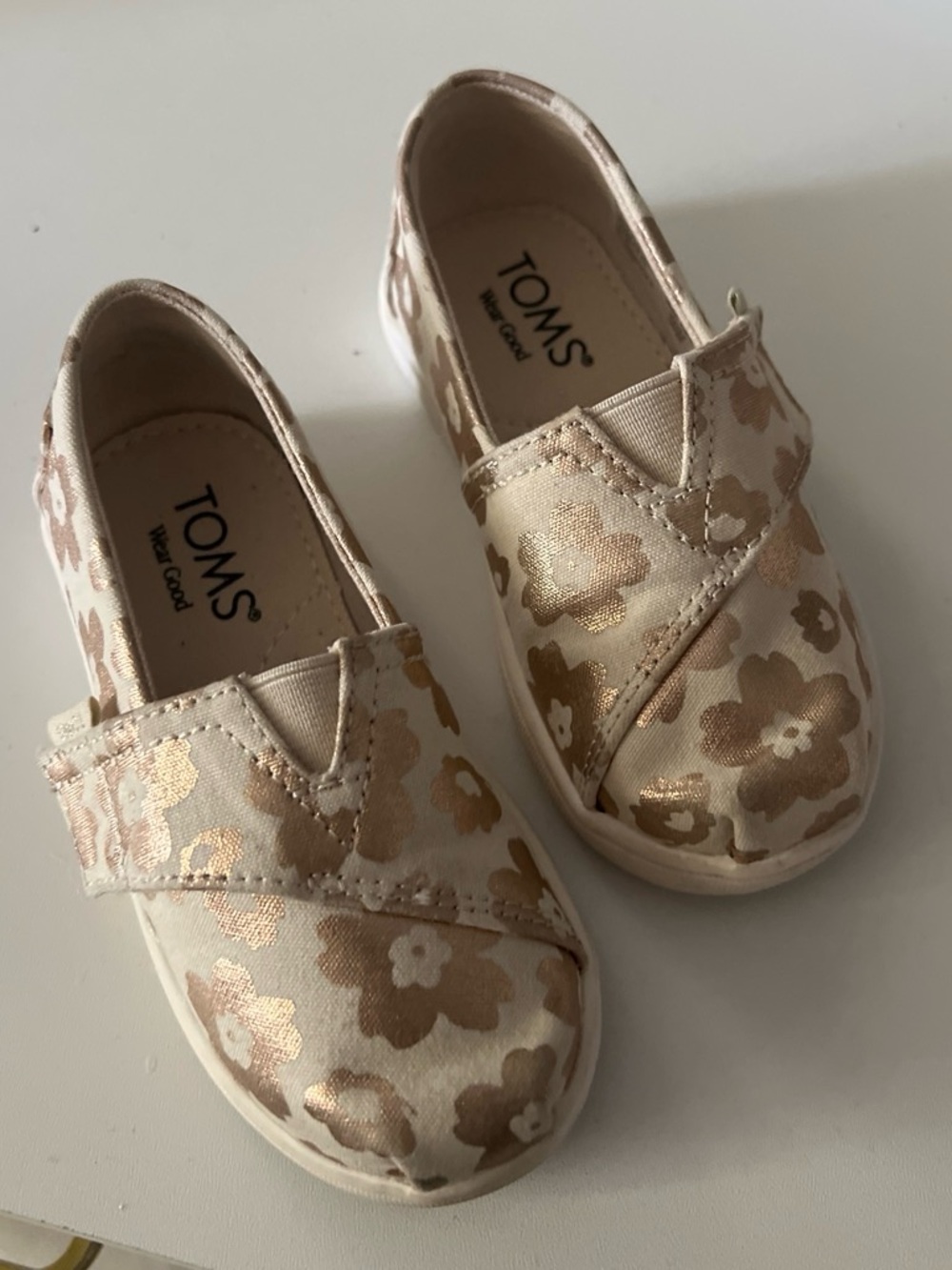 TOMS Kids Metallic Gold Floral Slip-On Sneakers - Picture 2 of 4